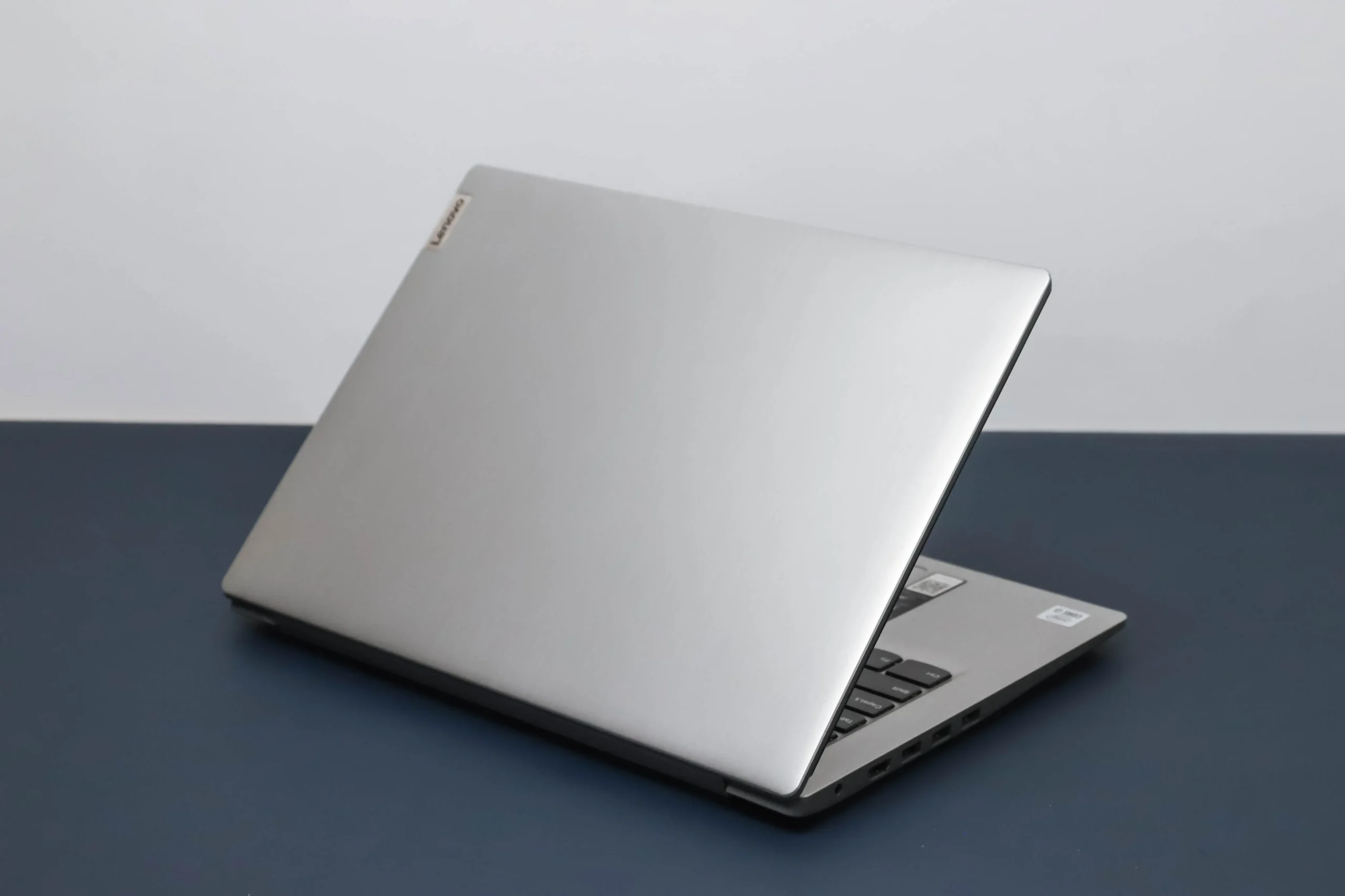 Lenovo IdeaPad Slim 3 14IIL05 4