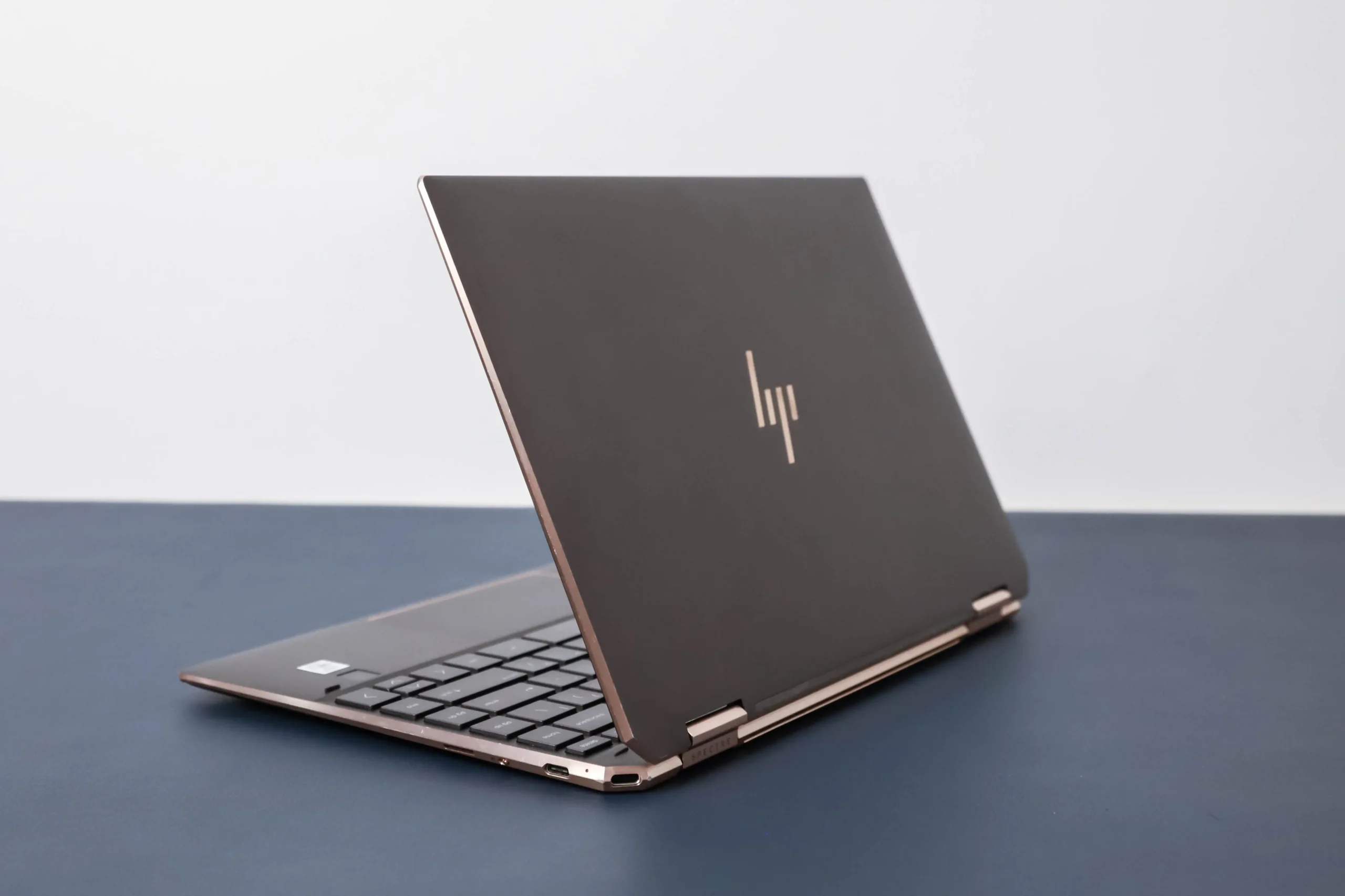Laptop mỏng nhẹ