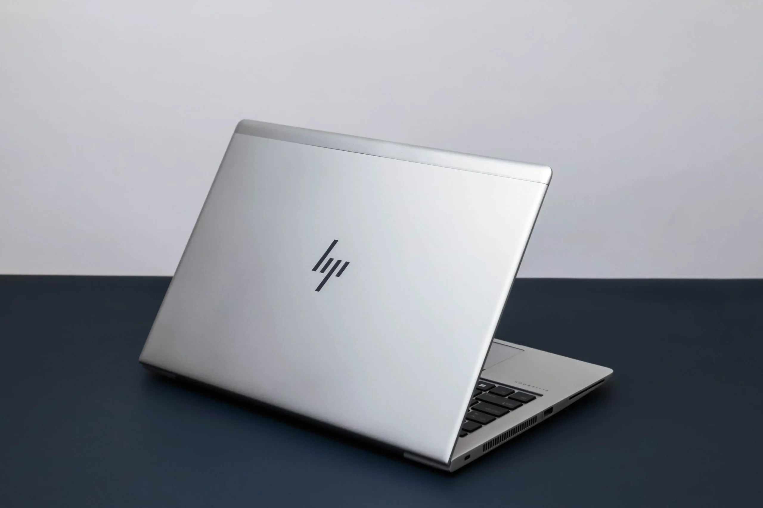 Laptop văn phòng