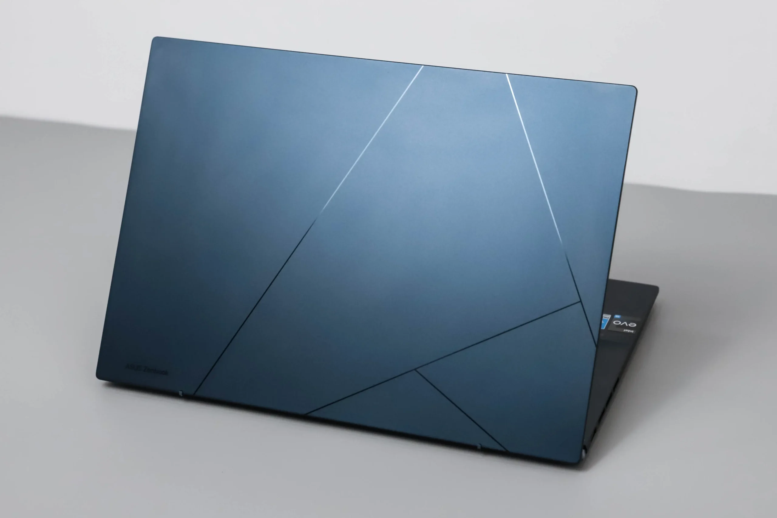 Laptop doanh nhân
