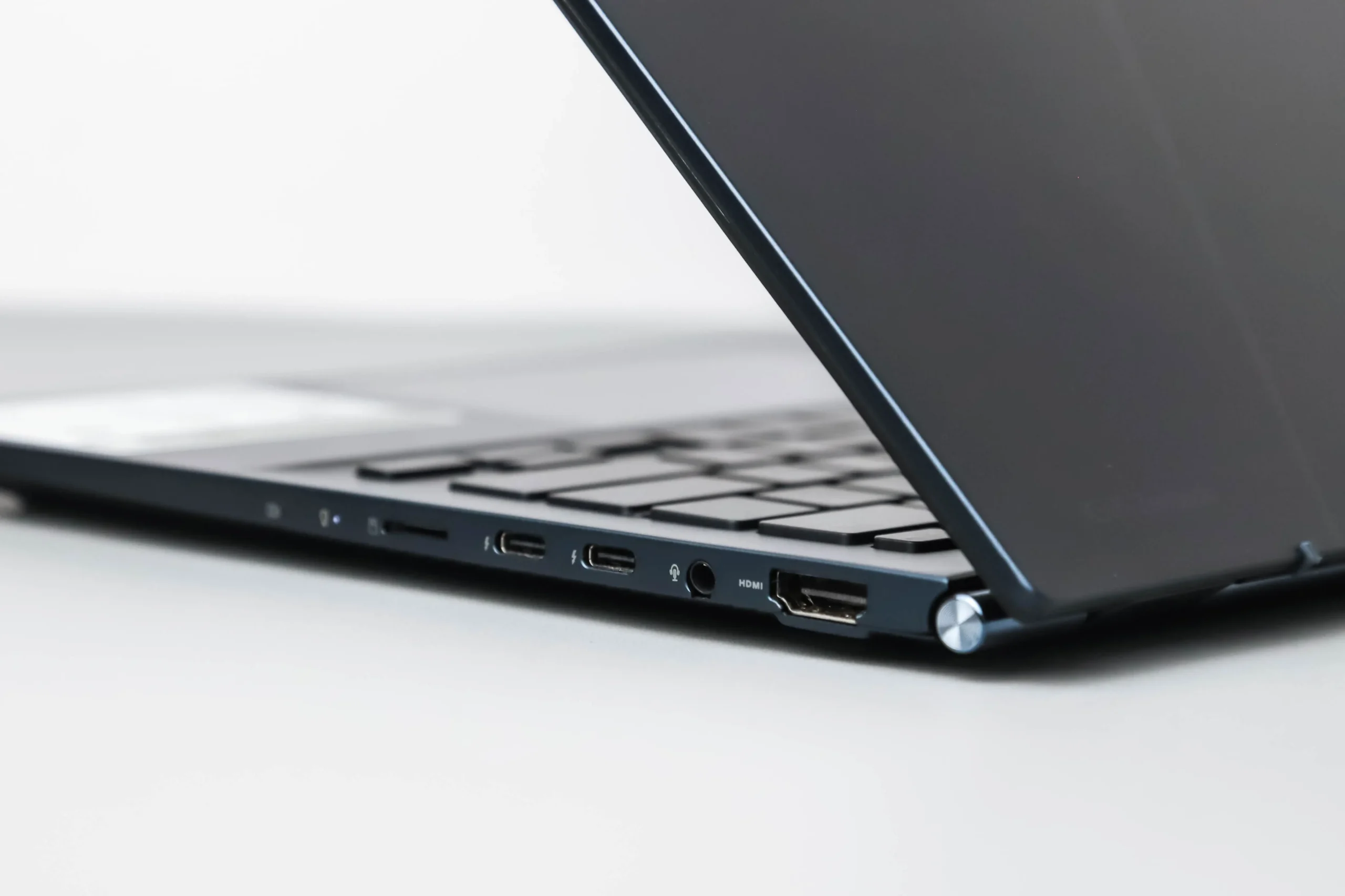 Cổng kết nối Laptop