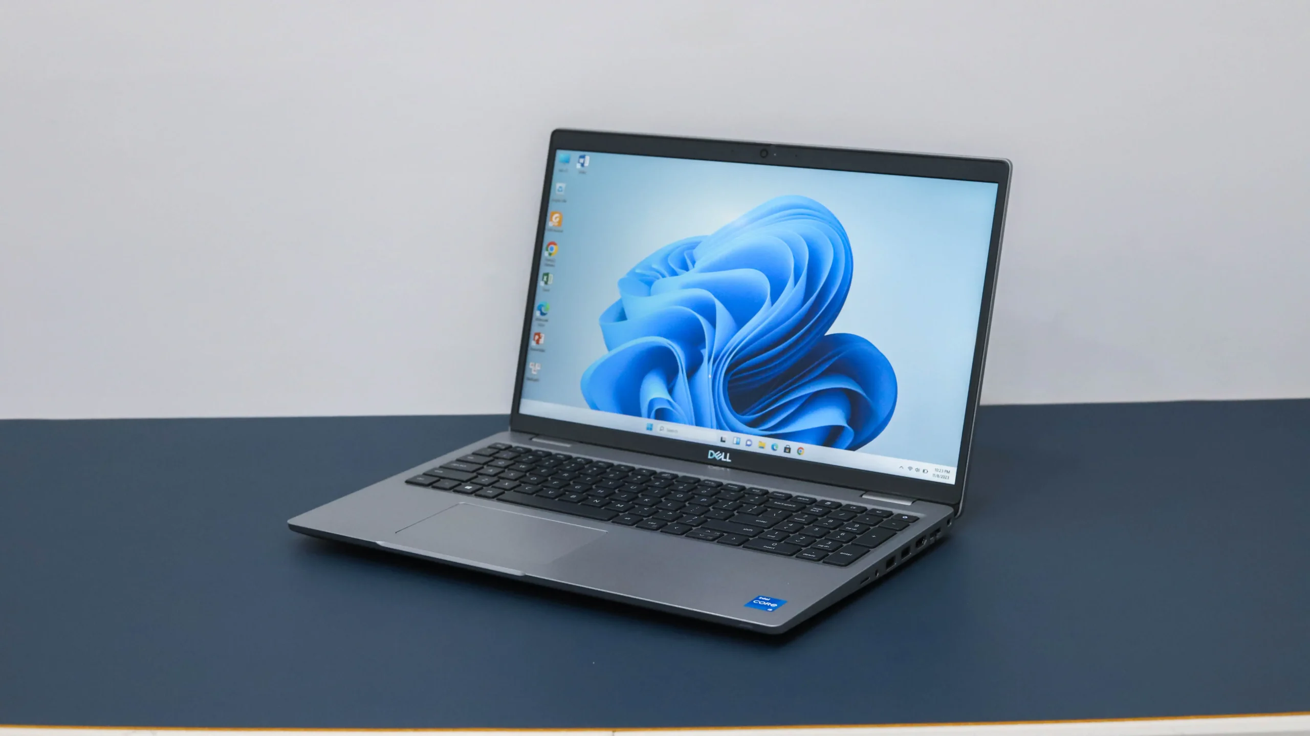 Tổng thể Dell Latitude 5520