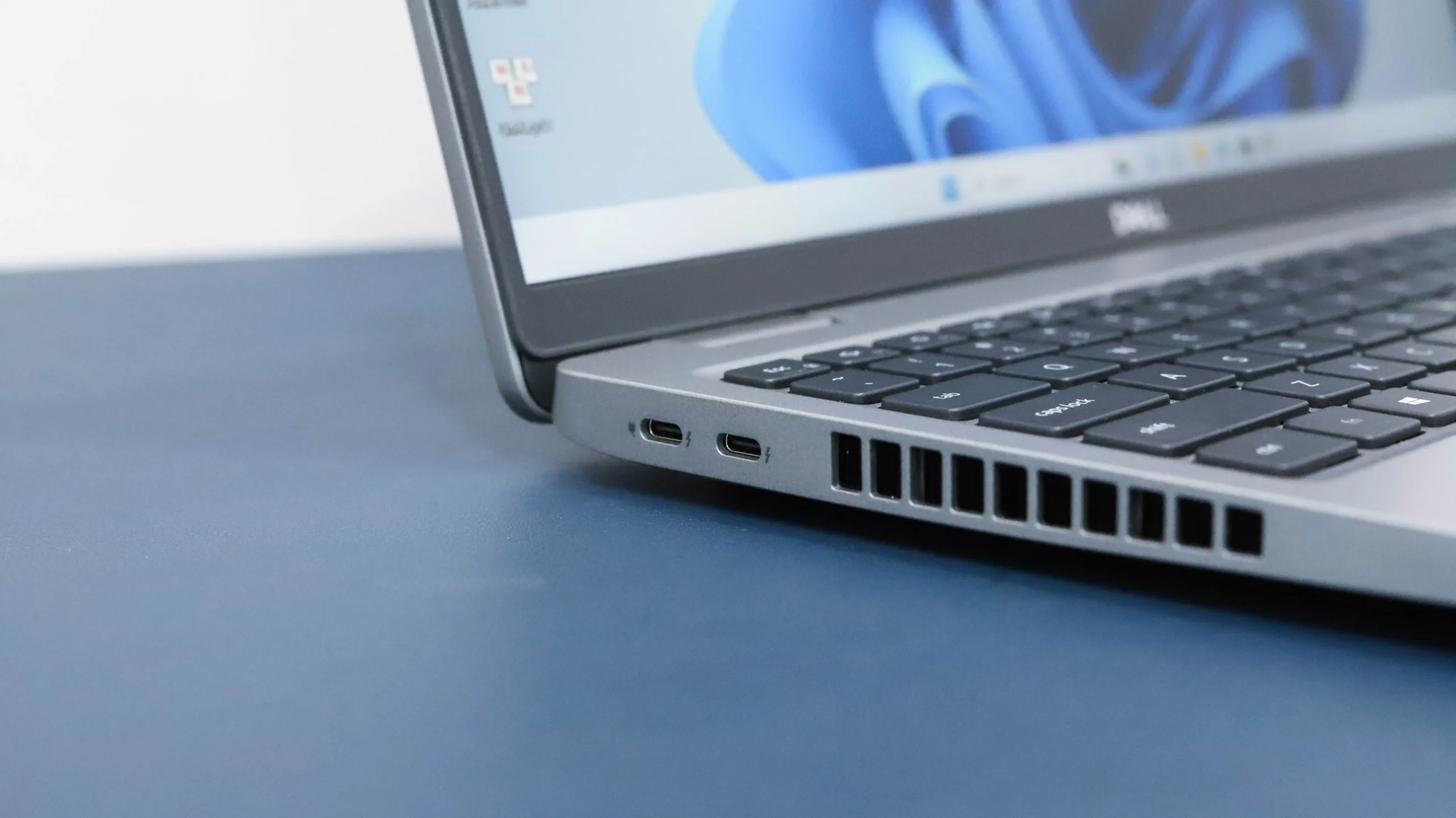 Cổng kết nối Dell Latitude 5520