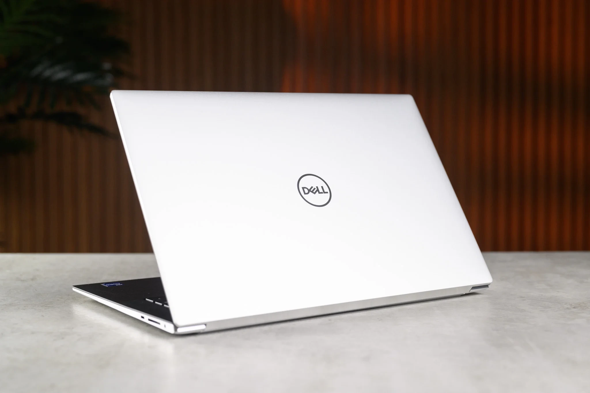 Laptop thuong hieu Dell