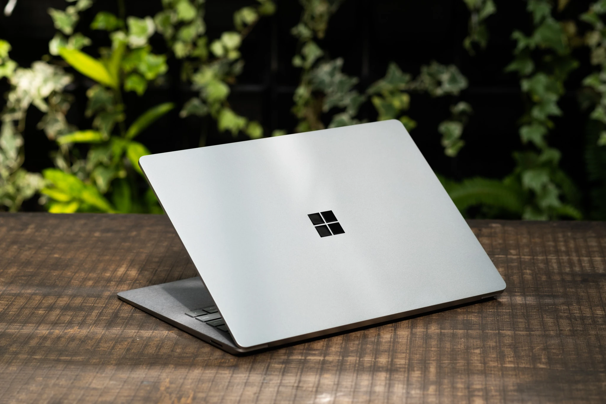 Laptop thuong hieu surface