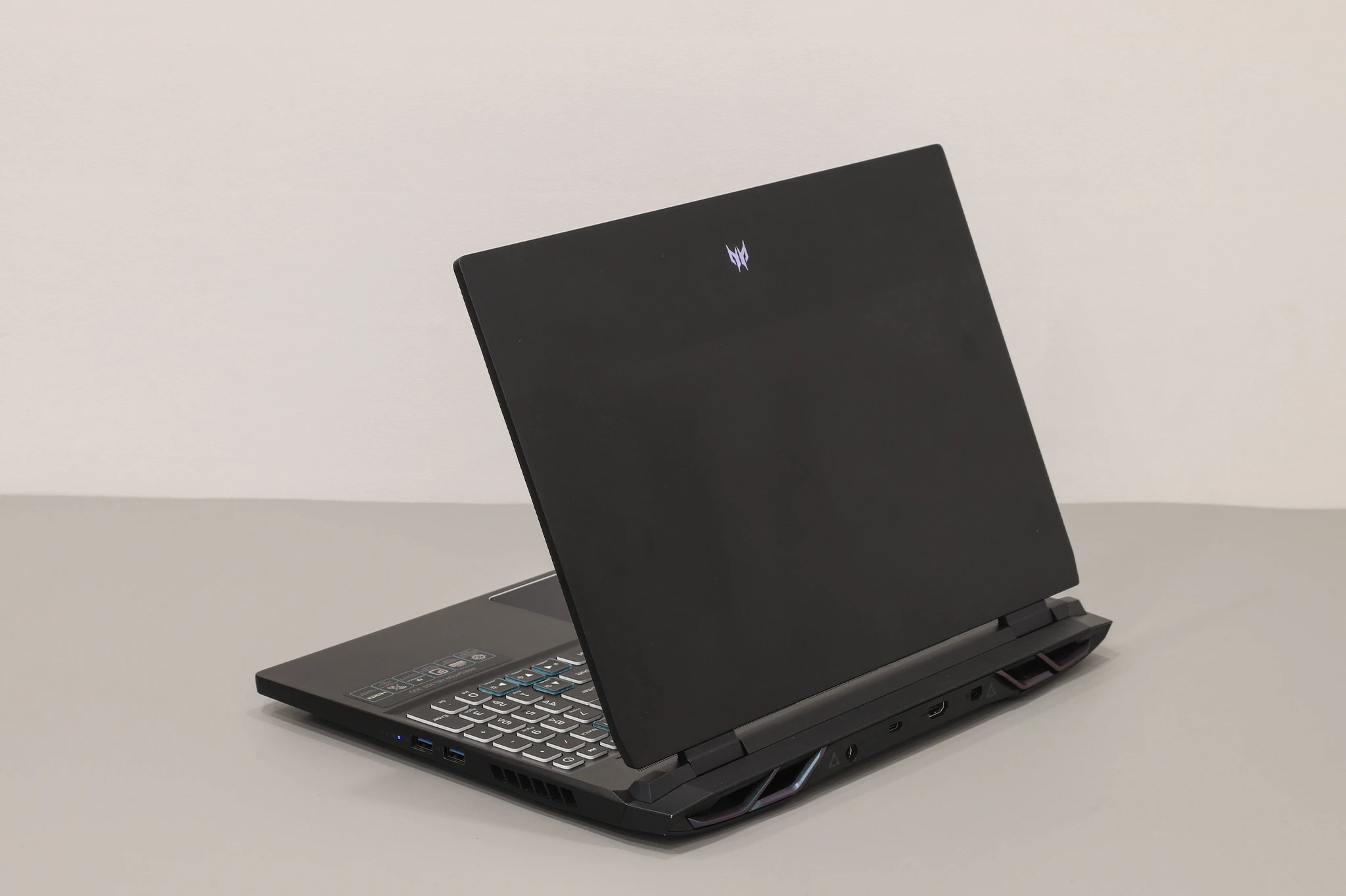 Acer Predator Helios 300 PH315-55-70ZV 8