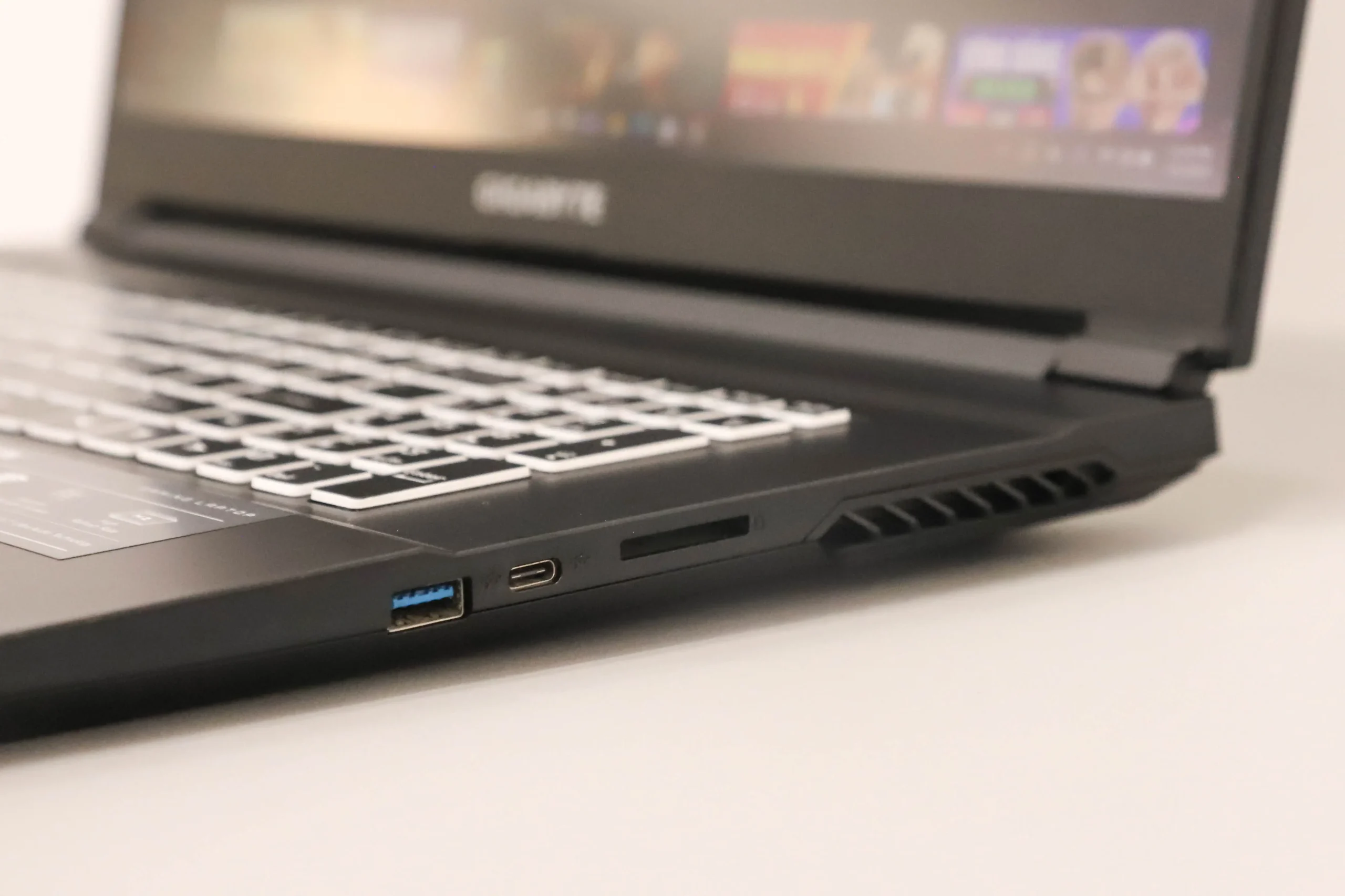 Gigabyte G7 MD-16
