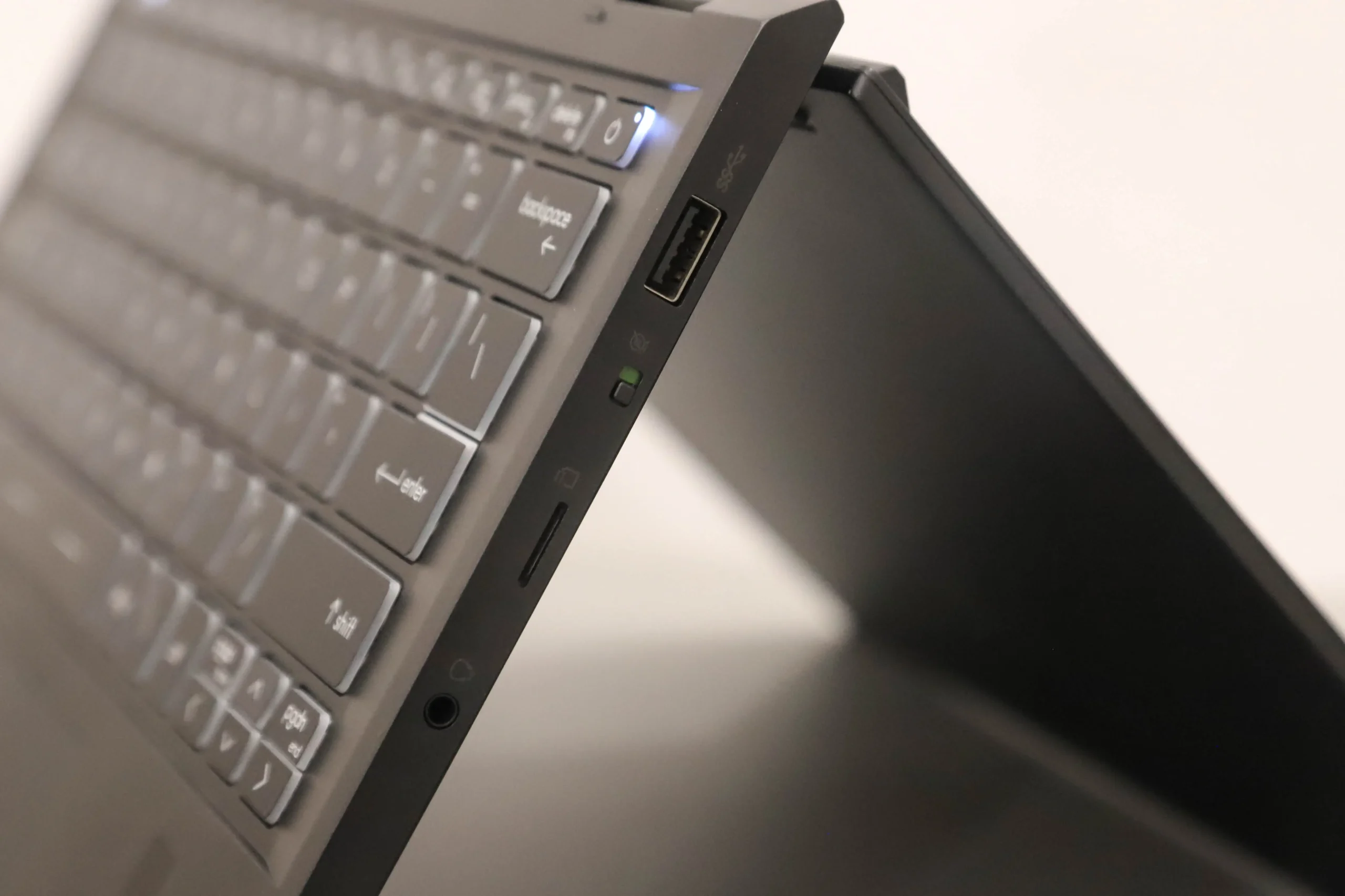 MSI Summit E14 Flip Evo A12MT-210VN 23